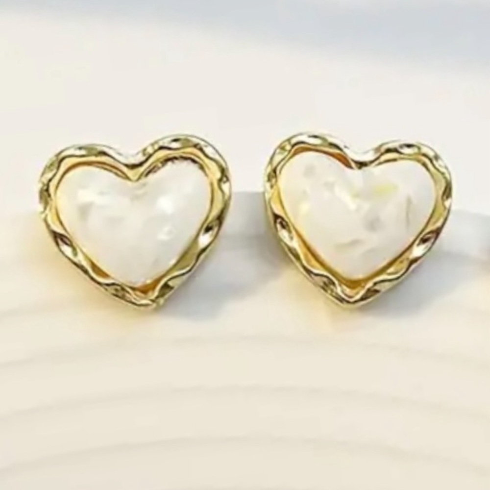 “Seashell Shards” White Hearts Iridescent Shell Flake Chip Ocean Romance Studs - Picture 2 of 16